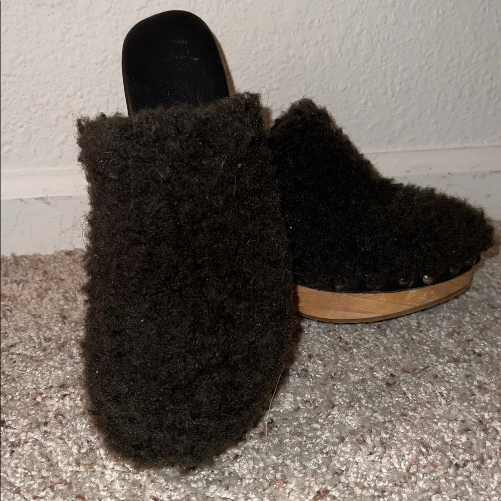 Free People Women’s Cabin Fever Brown Faux Fur Slip on Wood Heel Clogs Mules 38